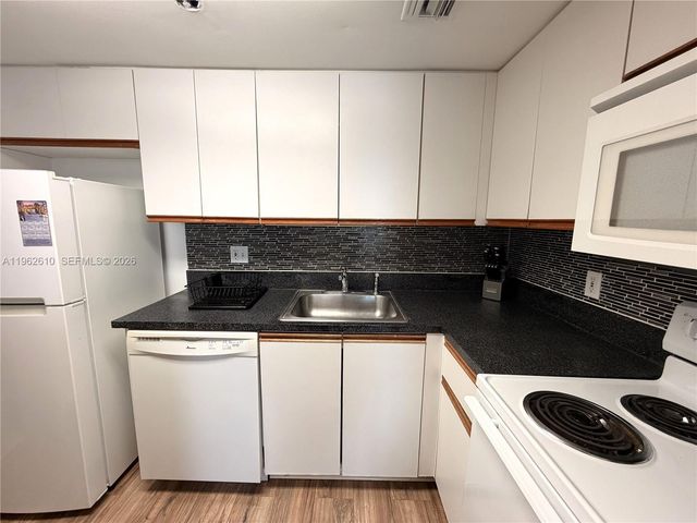 770 Claughton Island Dr 606, Miami, FL 33131