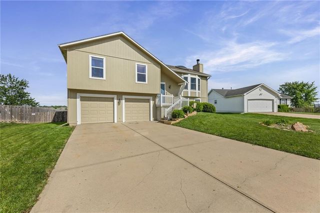 17451 S Ingrid Street, Gardner, KS 66030