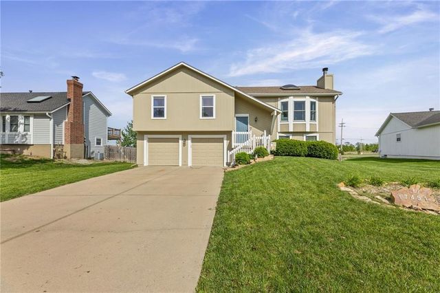 17451 S Ingrid Street, Gardner, KS 66030