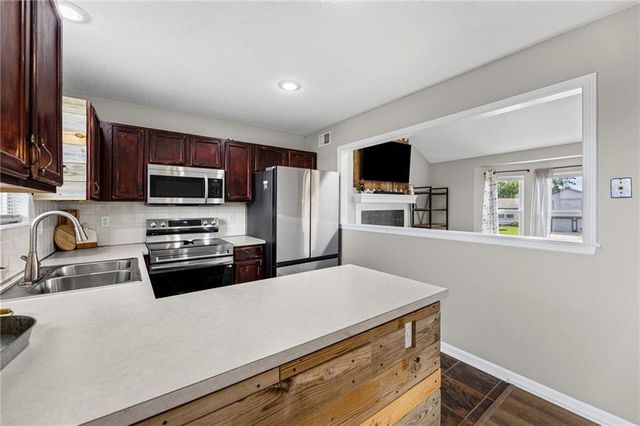 17451 S Ingrid Street, Gardner, KS 66030