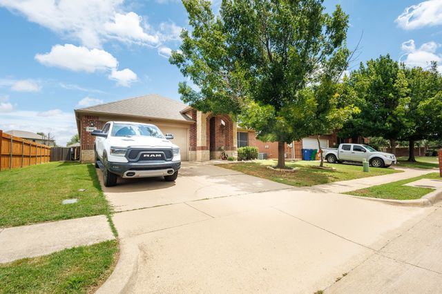 1005 Oarlock Drive, Crowley, TX 76036