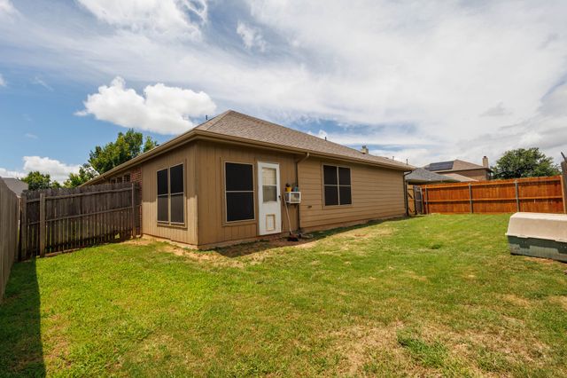 1005 Oarlock Drive, Crowley, TX 76036