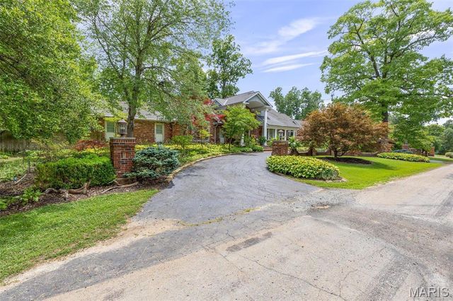 556 Oak Terrace Drive, Farmington, MO 63640