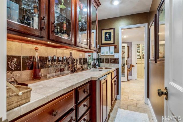 556 Oak Terrace Drive, Farmington, MO 63640