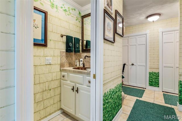 556 Oak Terrace Drive, Farmington, MO 63640