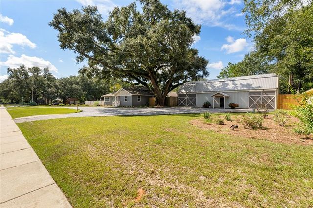 2762 Hillcrest Road, Mobile, AL 36695