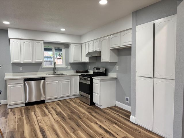 2121 Sandalwood Dr, Stockton, CA 95210