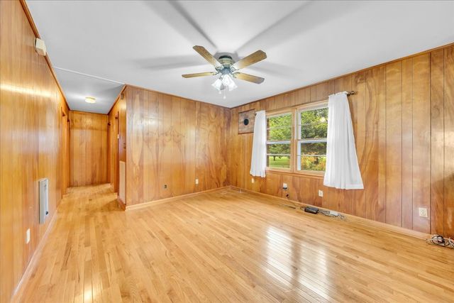 204 Charlie Crosslin Rd, Manchester, TN 37355
