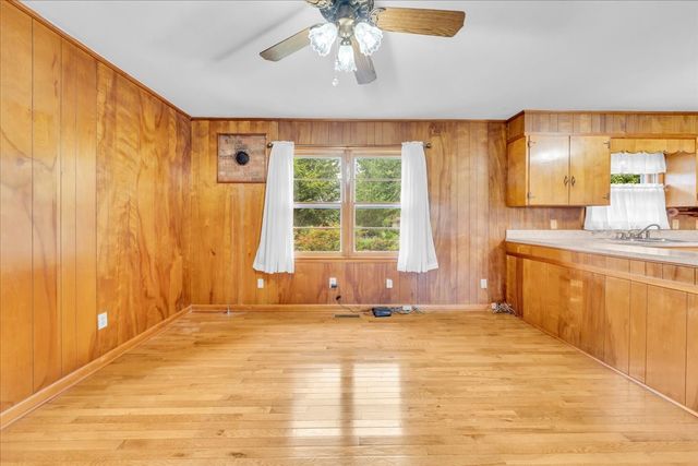 204 Charlie Crosslin Rd, Manchester, TN 37355