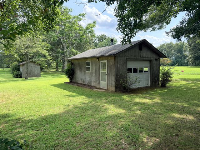 204 Charlie Crosslin Rd, Manchester, TN 37355