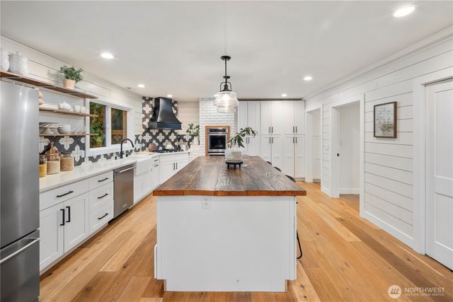 7610 220th Avenue NE, Redmond, WA 98053