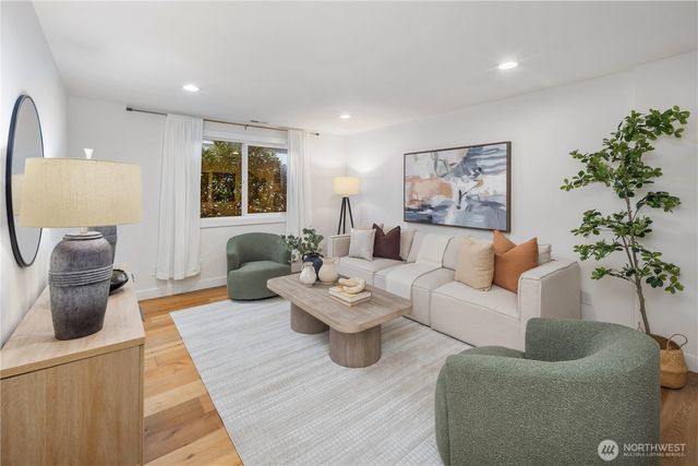 7610 220th Avenue NE, Redmond, WA 98053