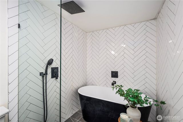 7610 220th Avenue NE, Redmond, WA 98053