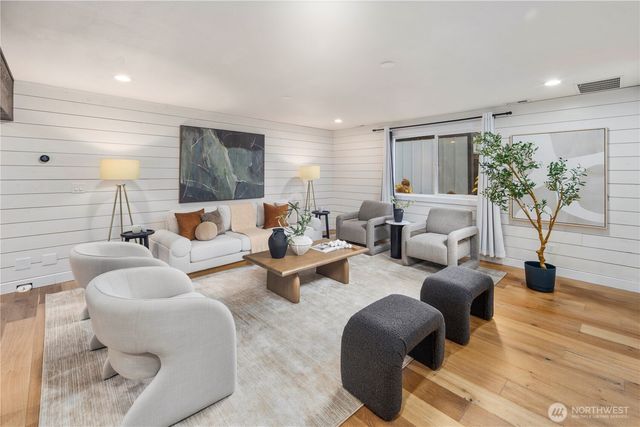 7610 220th Avenue NE, Redmond, WA 98053