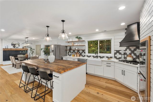 7610 220th Avenue NE, Redmond, WA 98053