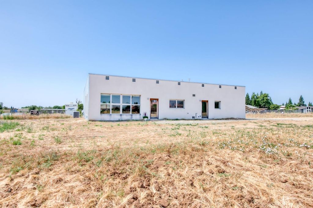 5189 E Copper Avenue E, Clovis, CA 93619