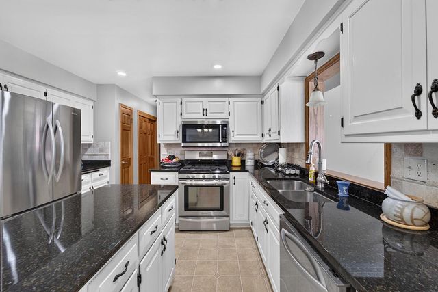 8419 110th AVENUE, Pleasant Prairie, WI 53158