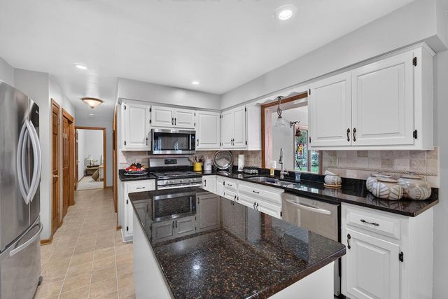 8419 110th AVENUE, Pleasant Prairie, WI 53158