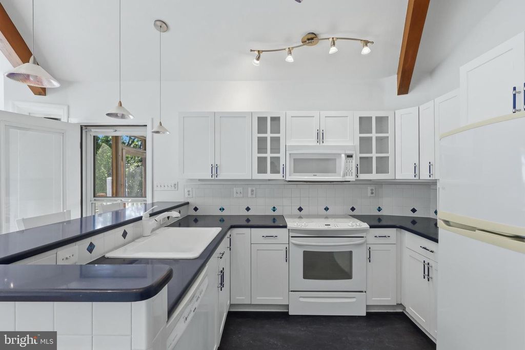 Image 10 of property listing at 13008 PINE GROVE RD, Newburg, MD 20664