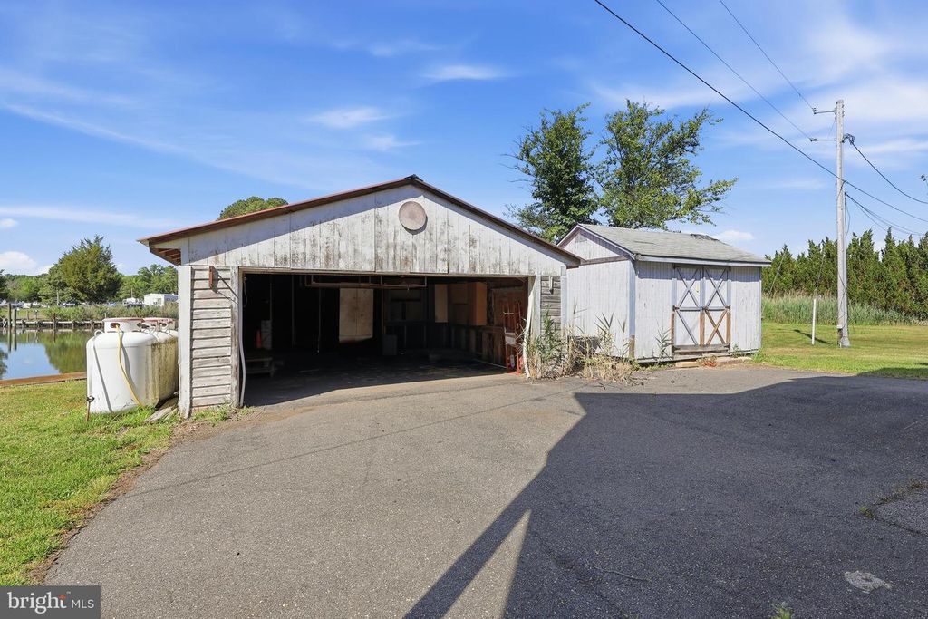 Image 40 of property listing at 13008 PINE GROVE RD, Newburg, MD 20664