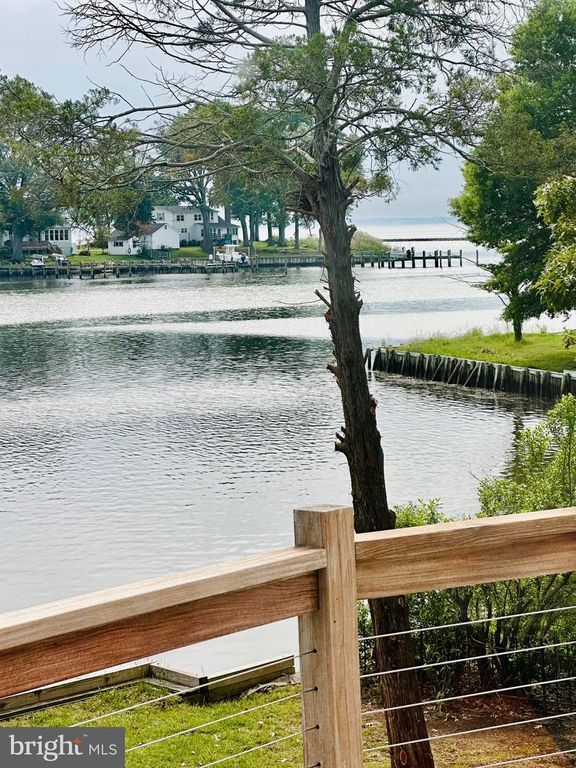 Image 9 of property listing at 13008 PINE GROVE RD, Newburg, MD 20664
