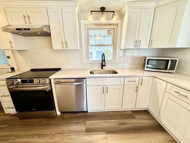 295 Kingsley Road sing family, Hull, MA 02045