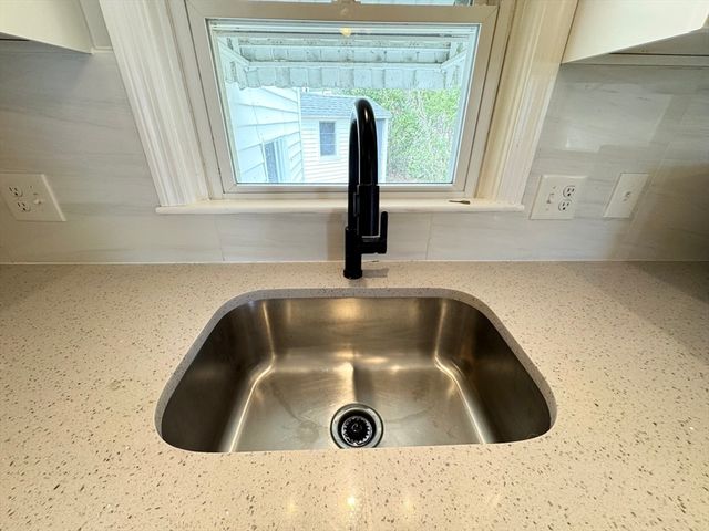 295 Kingsley Road sing family, Hull, MA 02045