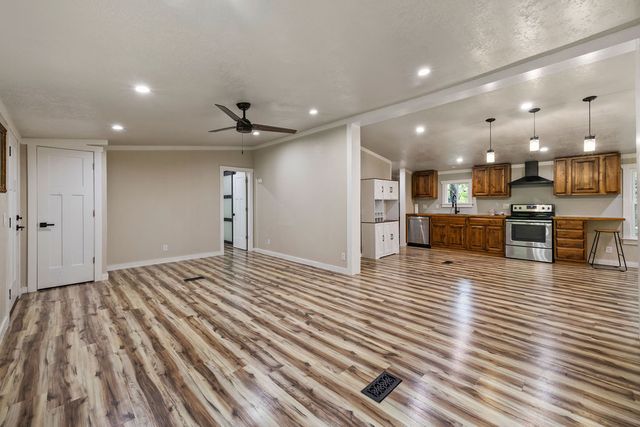 8431 Navajo Trail, Rogers, AR 72756