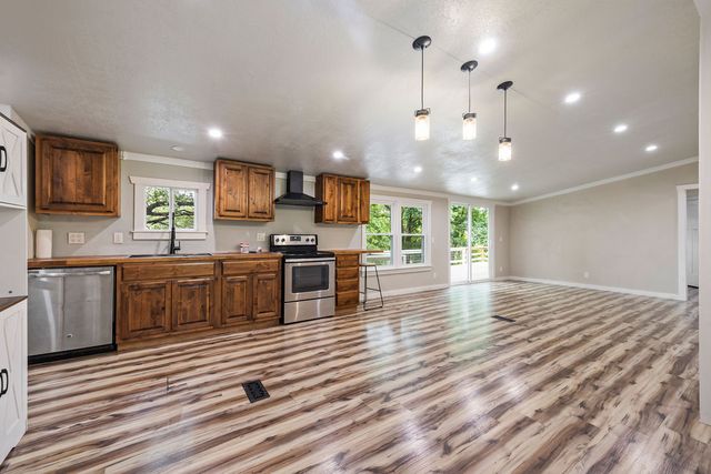 8431 Navajo Trail, Rogers, AR 72756