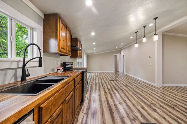 8431 Navajo Trail, Rogers, AR 72756