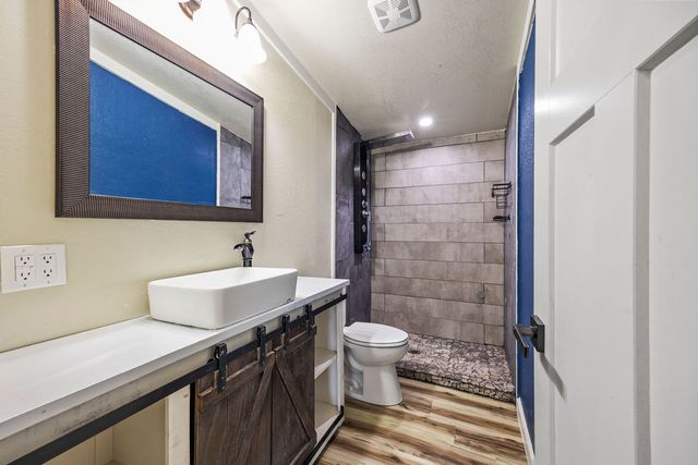 8431 Navajo Trail, Rogers, AR 72756