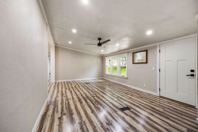 8431 Navajo Trail, Rogers, AR 72756
