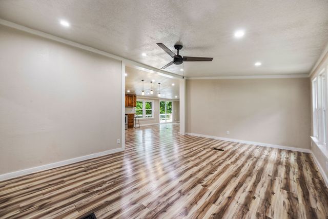 8431 Navajo Trail, Rogers, AR 72756