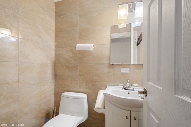 2134 W Lawrence Avenue, Chicago, IL 60625