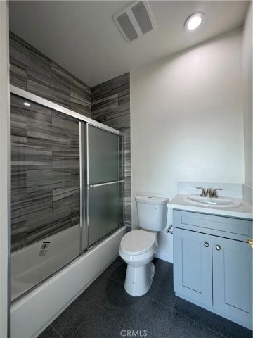 11808 Hart 203, North Hollywood, CA 91605