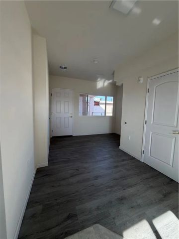 11808 Hart 203, North Hollywood, CA 91605