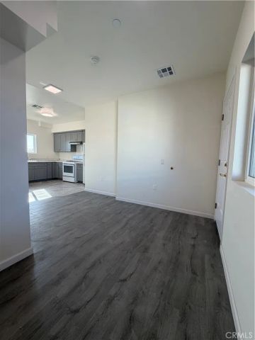 11808 Hart 203, North Hollywood, CA 91605