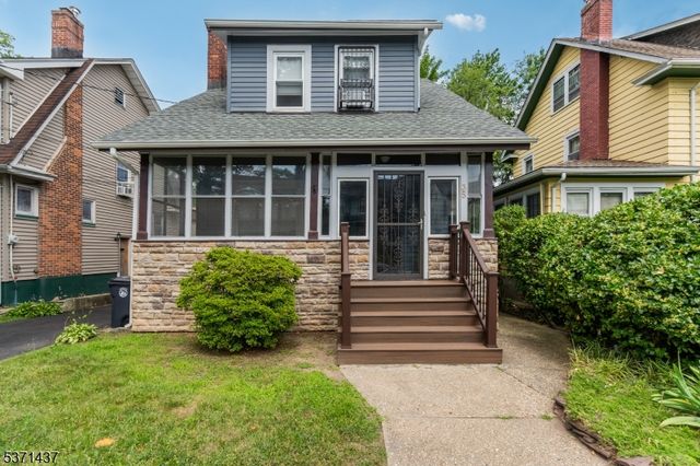 35 Richelieu Pl, Newark City, NJ 07106