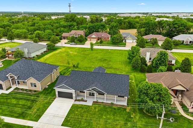 684 Schomer Road, Aurora, IL 60505