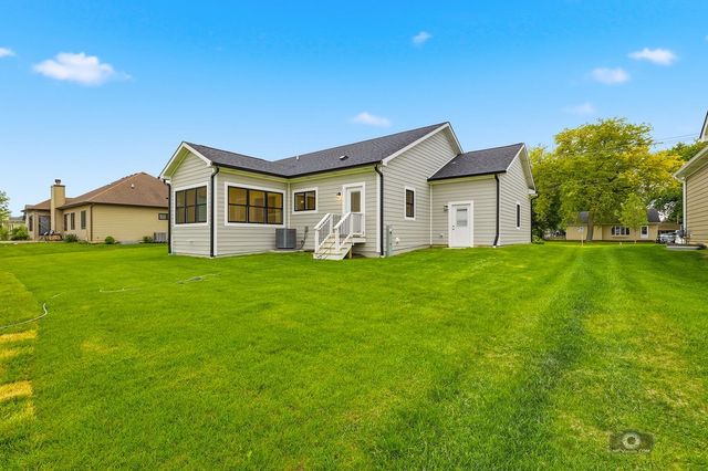 684 Schomer Road, Aurora, IL 60505