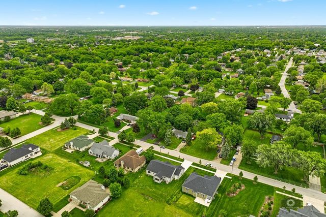 684 Schomer Road, Aurora, IL 60505