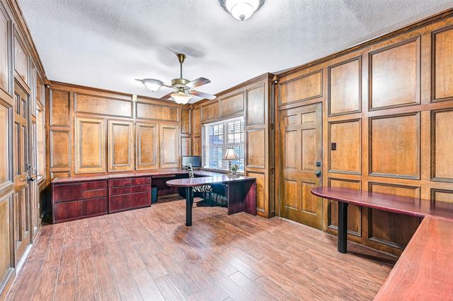 2536 22nd Avenue N, Texas City, TX 77590