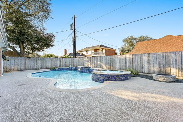 2536 22nd Avenue N, Texas City, TX 77590