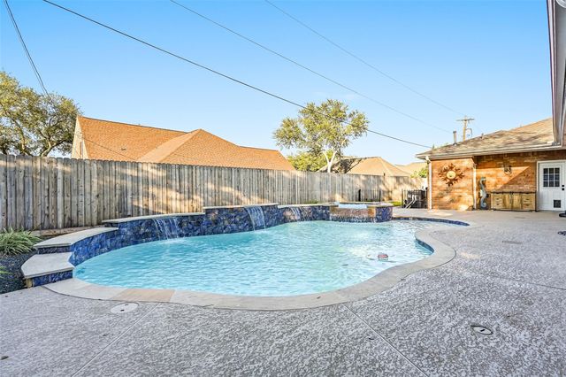 2536 22nd Avenue N, Texas City, TX 77590