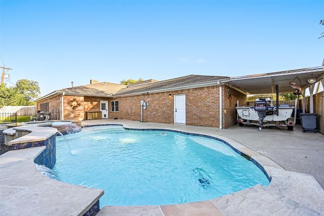 2536 22nd Avenue N, Texas City, TX 77590