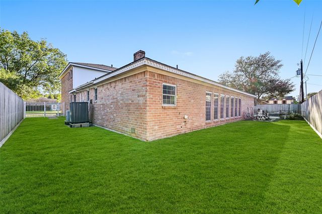 2536 22nd Avenue N, Texas City, TX 77590