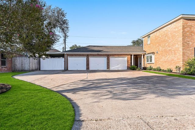 2536 22nd Avenue N, Texas City, TX 77590