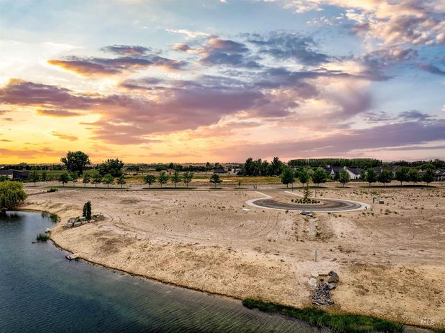 21545 Lake Fork Pt, Star, ID 83669