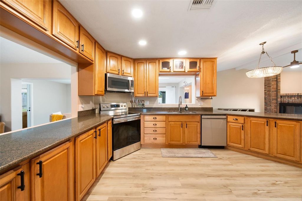 Image 31 of property listing at 2421 JENNIFER HOPE BOULEVARD, Longwood, FL 32779