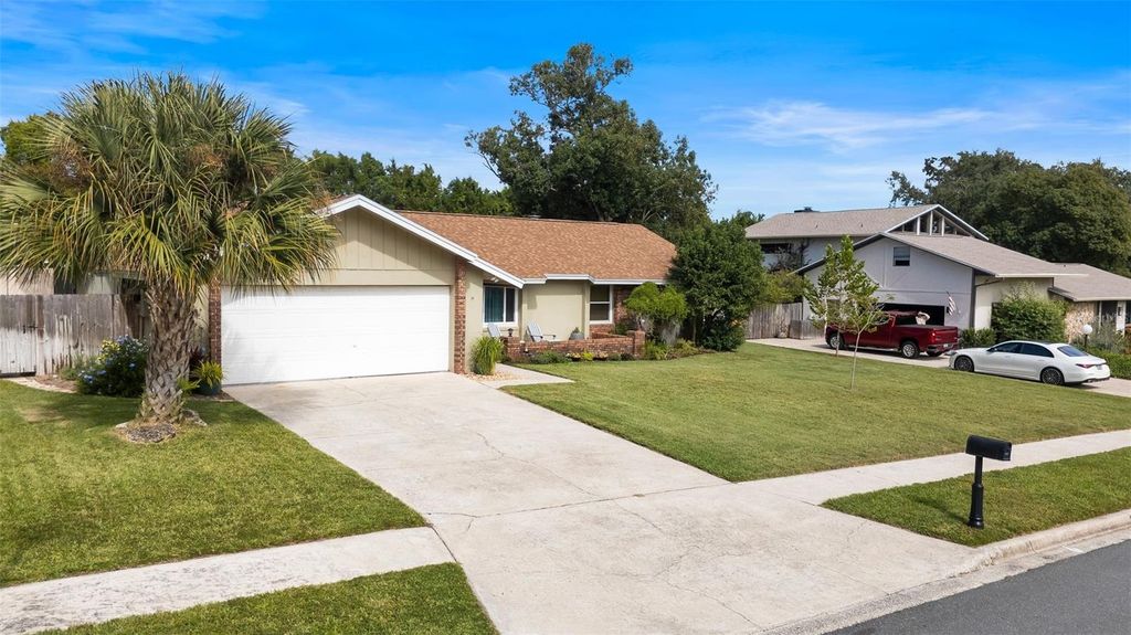 Image 5 of property listing at 2421 JENNIFER HOPE BOULEVARD, Longwood, FL 32779